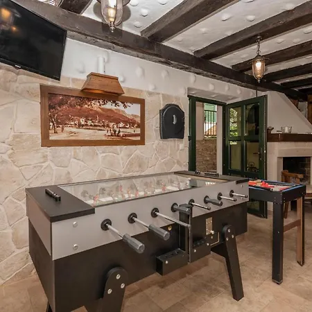 Nice In With Heated Swimming Pool Holiday home Makarska