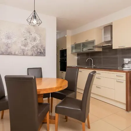 Holiday home Nice In With Heated Swimming Pool Makarska