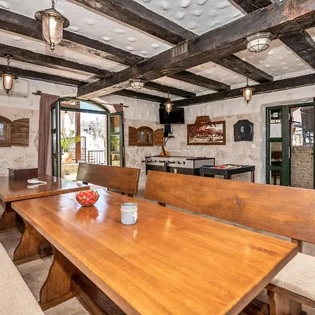 Nice In With Heated Swimming Pool Holiday home