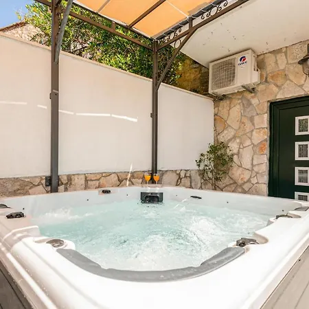 Holiday home Nice In With Heated Swimming Pool *