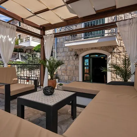 Nice In With Heated Swimming Pool Holiday home Makarska
