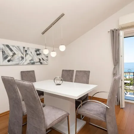 Holiday home Nice In With Heated Swimming Pool Makarska