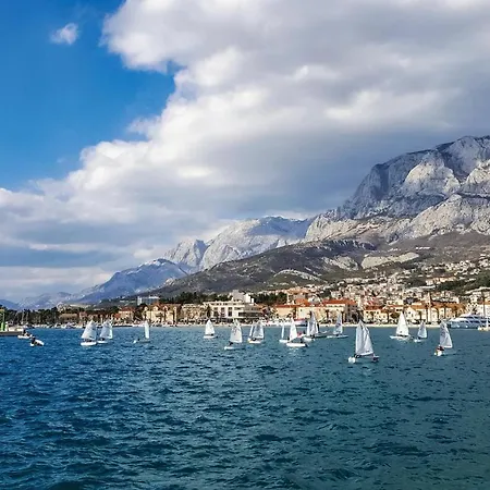 Nice In With Heated Swimming Pool * Makarska