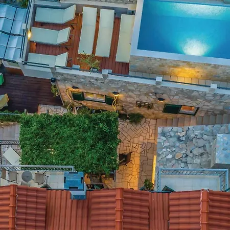 Holiday home Nice In With Heated Swimming Pool Makarska