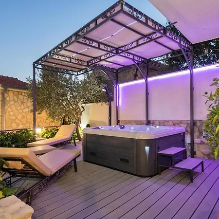 Nice In With Heated Swimming Pool *