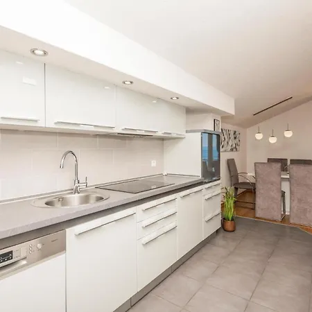 Nice In With Heated Swimming Pool Holiday home *